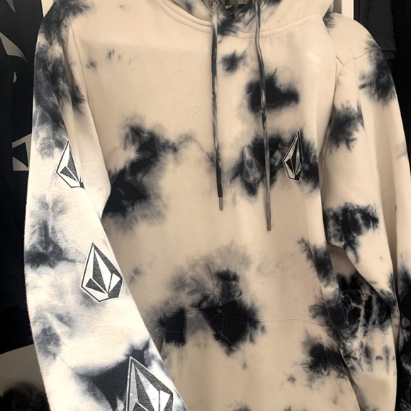 Volcom - Picture 1 of 2